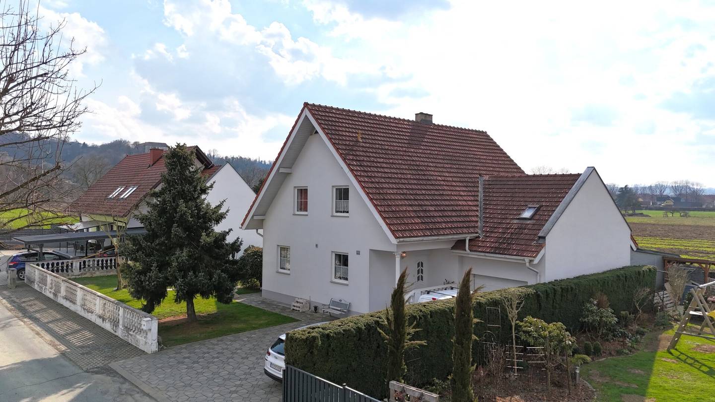 Tolles Einfamilienhaus mit Garten, Terrasse & zusätzlichem Raum über der Garage in ruhiger Lage in MURECK!