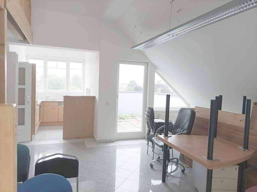 2 Büros, Ordinationen  92 oder 74m² mit Lift im Dachgeschoß
