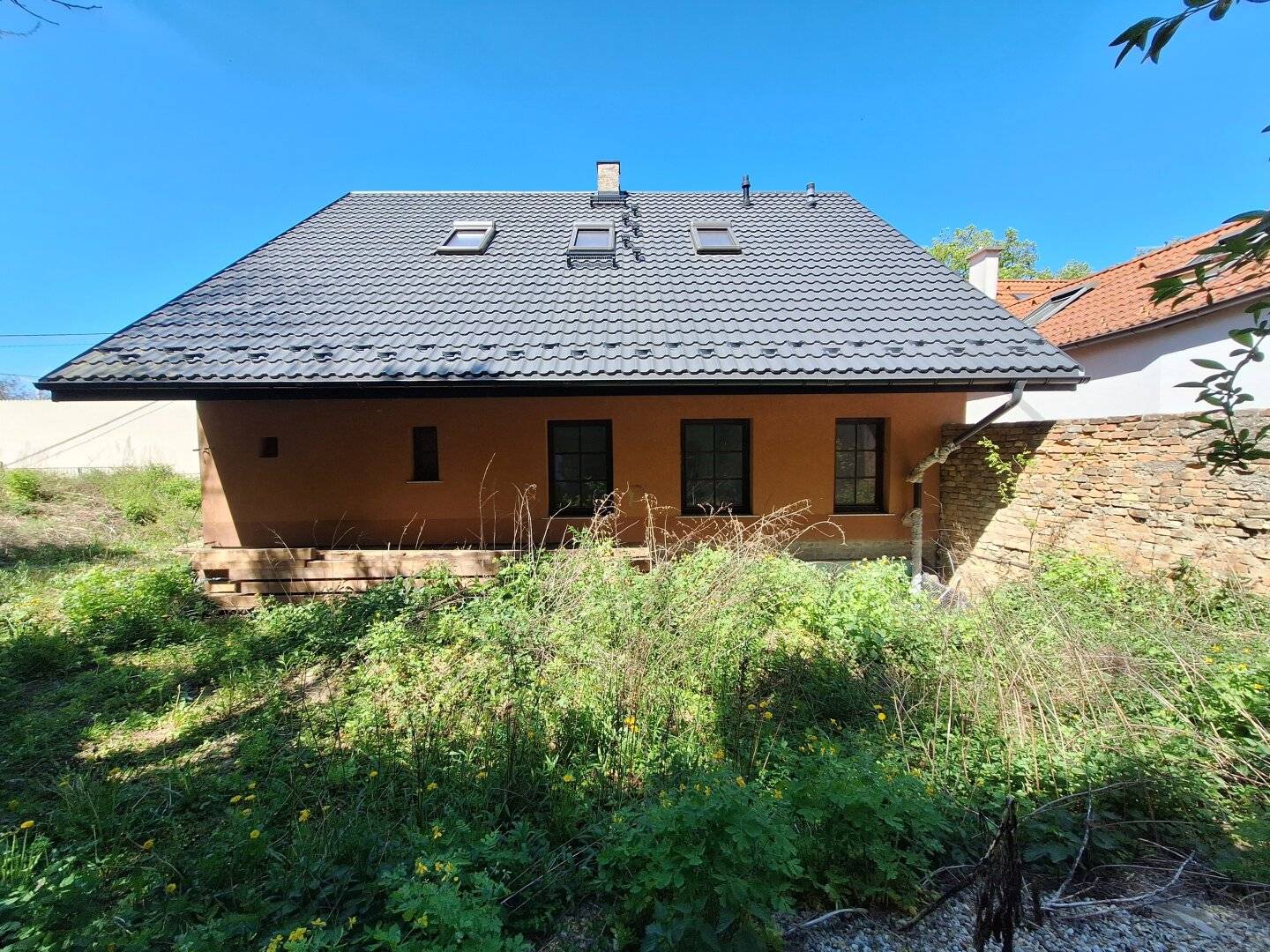 Haus mit ausbaufähigem Dachboden und Garten & 2 Stellplätzen in Ebenthal – 3 Zimmer, Grundfläche des Hauses 112m² + ca. 75m² Dachbodenausbau , 279.000€