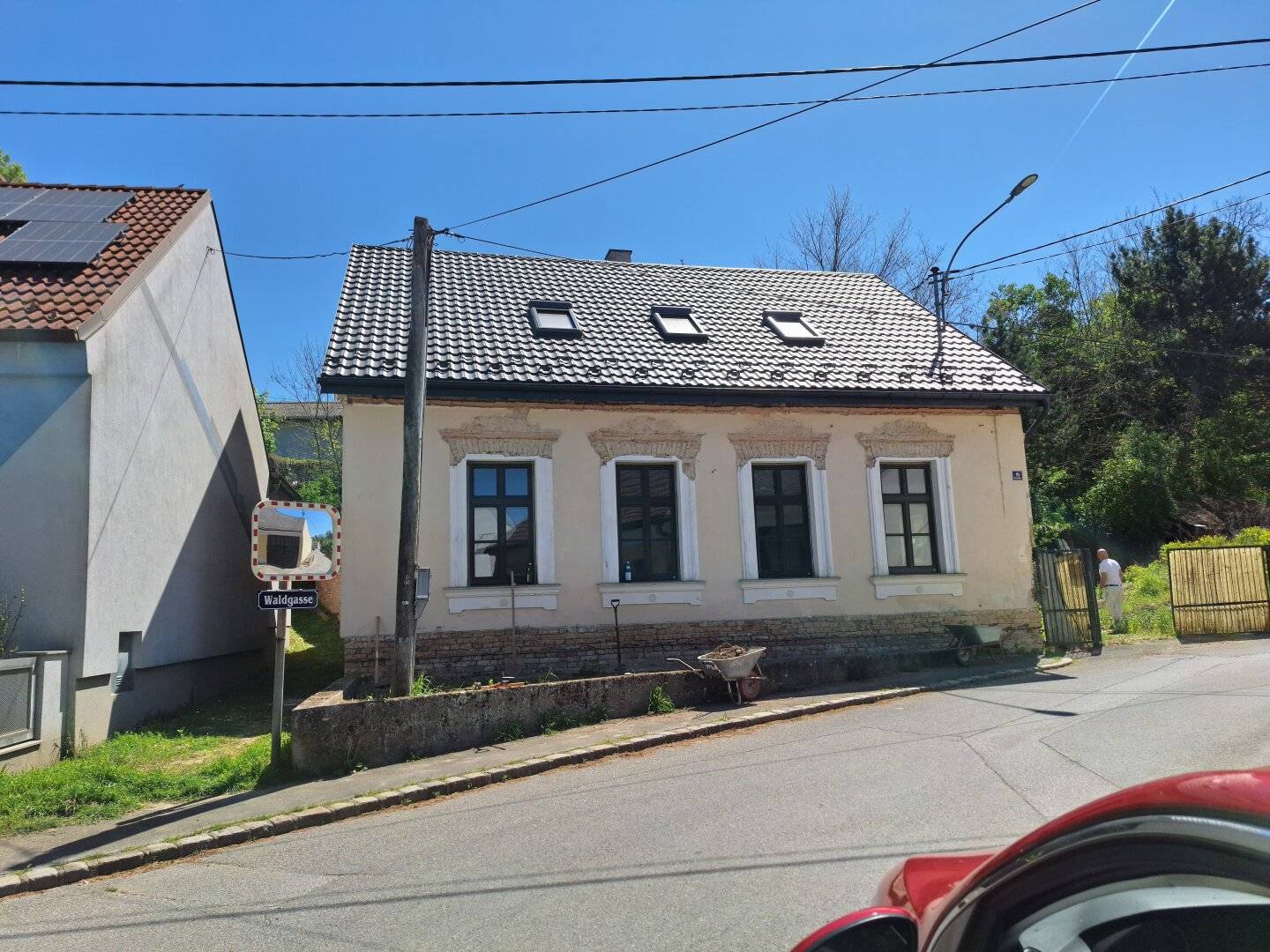 Haus mit ausbaufähigem Dachboden und Garten & 2 Stellplätzen in Ebenthal – 3 Zimmer, Grundfläche des Hauses 112m² + ca. 75m² Dachbodenausbau , 279.000€
