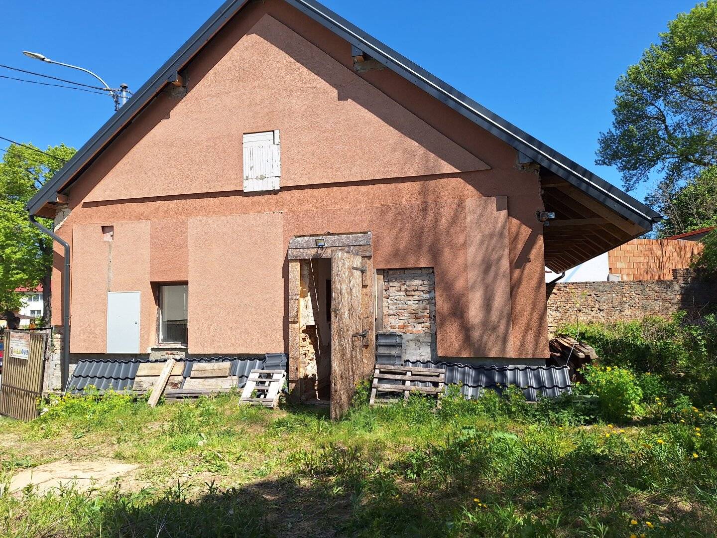 Haus mit ausbaufähigem Dachboden und Garten & 2 Stellplätzen in Ebenthal – 3 Zimmer, Grundfläche des Hauses 112m² + ca. 75m² Dachbodenausbau , 279.000€