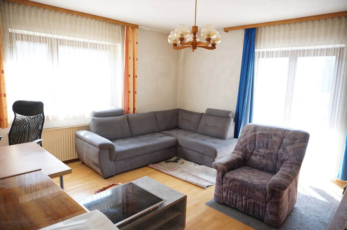 Wohnhaus mit Nebengebäuden in Thörl