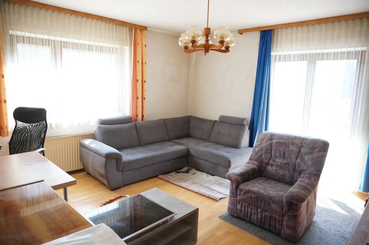 Wohnhaus mit Nebengebäuden in Thörl