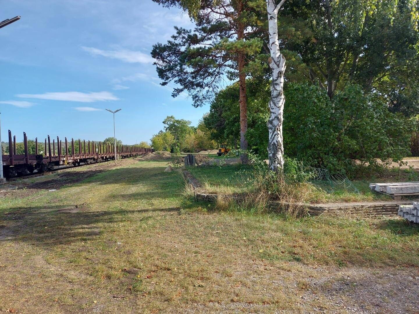 Ehemaliges Bahnhofsgebäude auf 10200m² auch Waldanteil,  teilunterkellertes Haus 10 Zimmer. Viele Verwendungsmöglichkeiten.