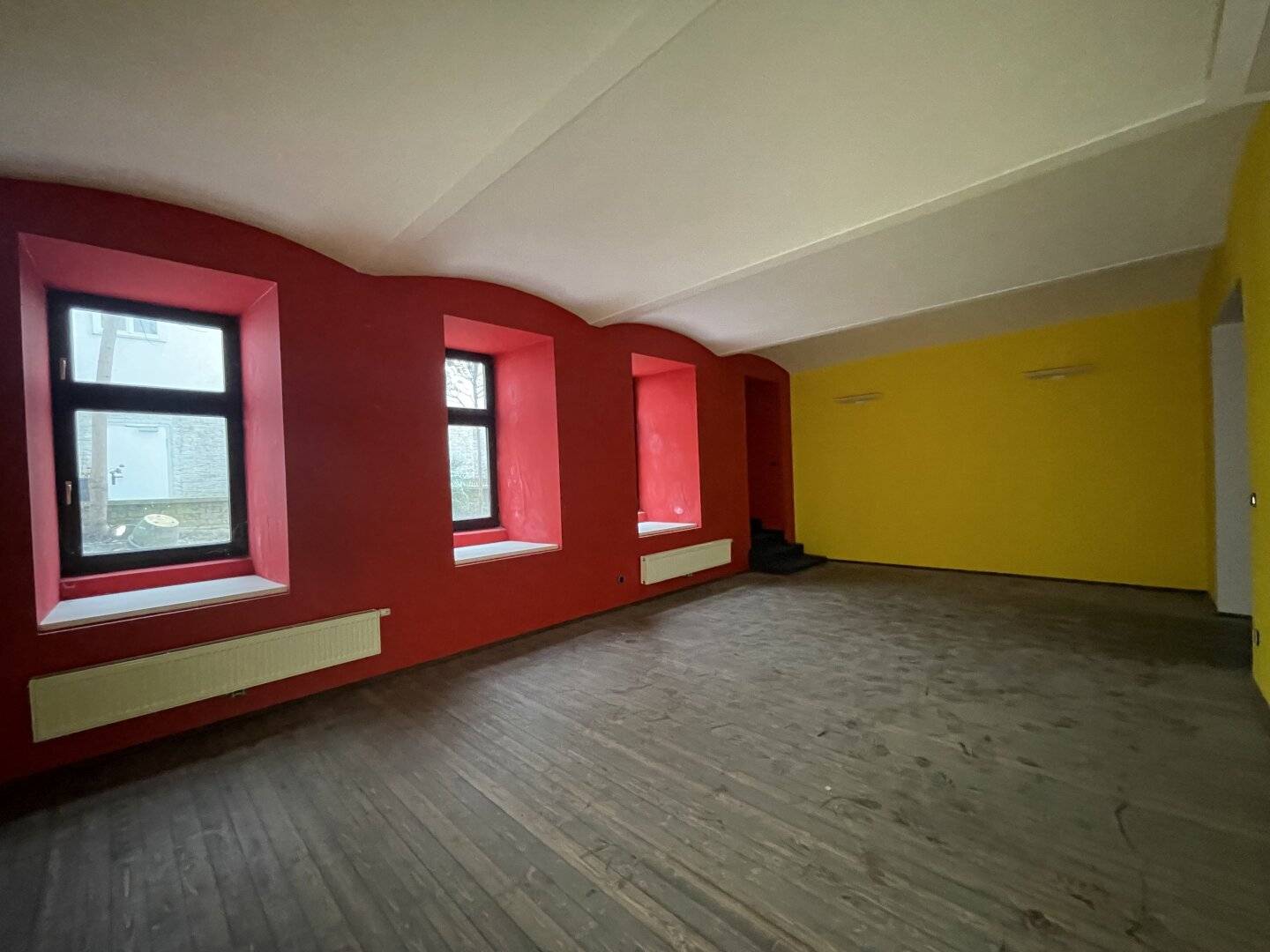 Großzügiges Geschäftslokal in Seitengasse der Mariahilfer Straße