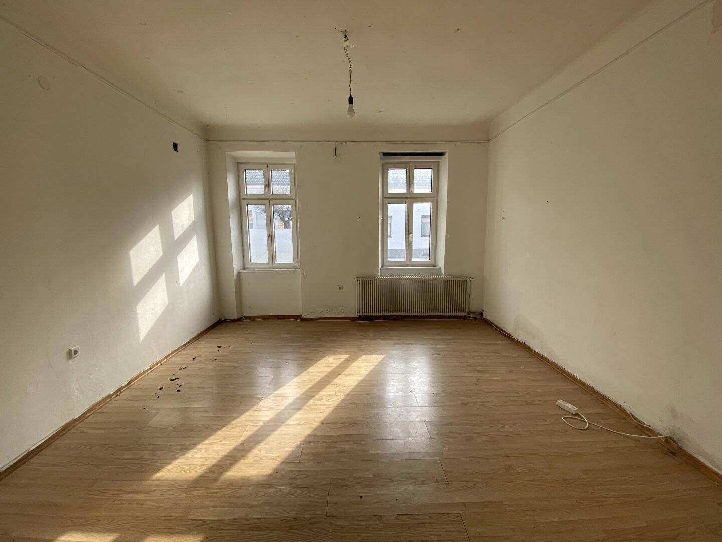Einfamilienhaus mit großem Garten, vielseitigen Nebenflächen und attraktivem Sanierungspotenzial
