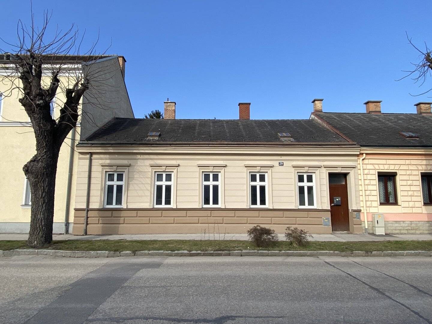 Einfamilienhaus mit großem Garten, vielseitigen Nebenflächen und attraktivem Sanierungspotenzial