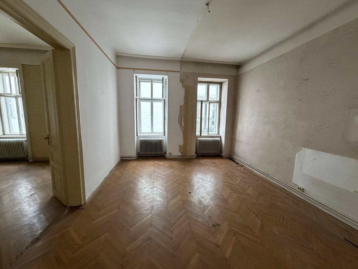 Sanierungsbedürftige 2-Zimmer Wohnung nahe der Mariahilfer Straße
