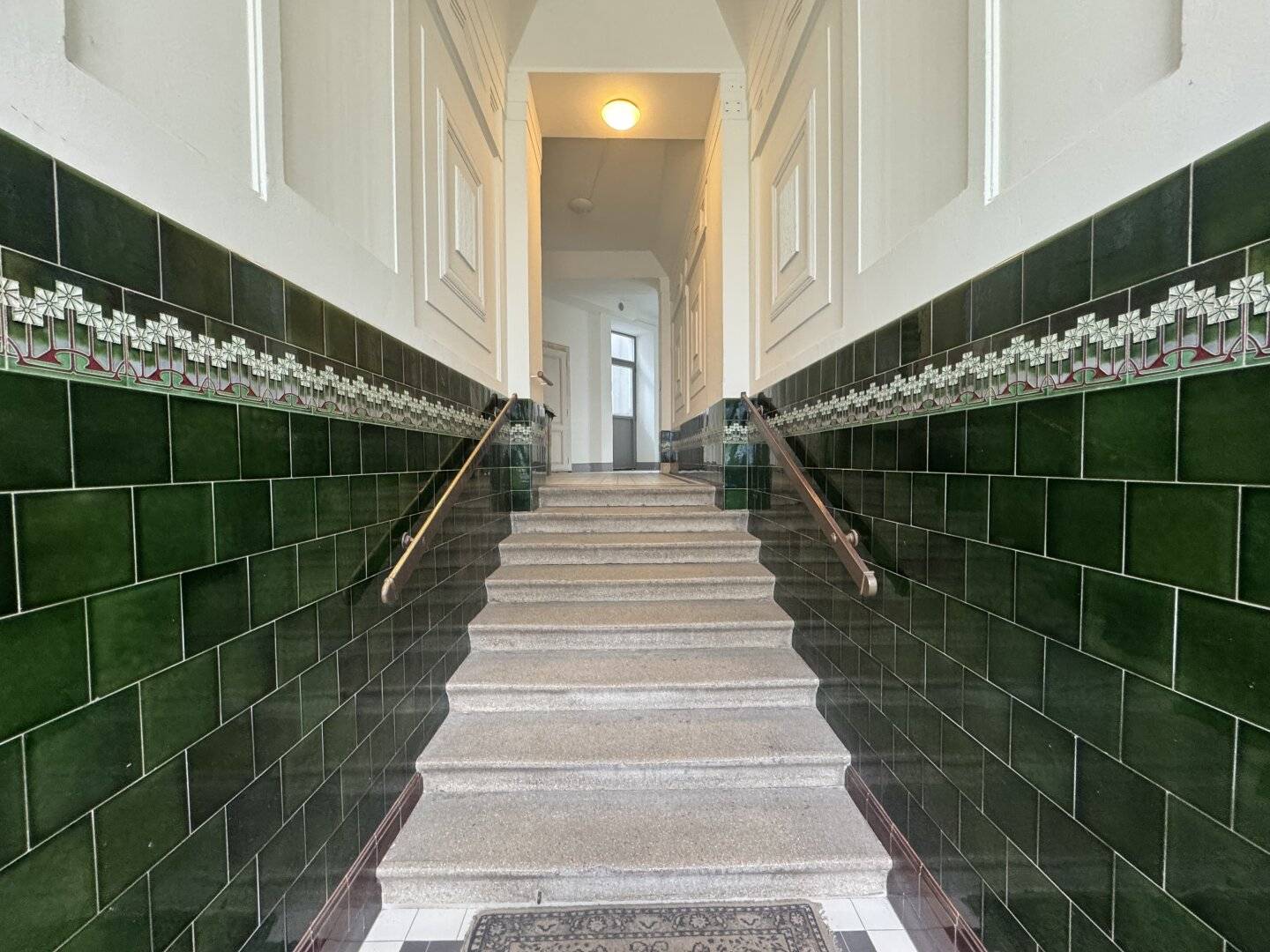 Charming period building apartment for renovation 3 rooms 76 m²