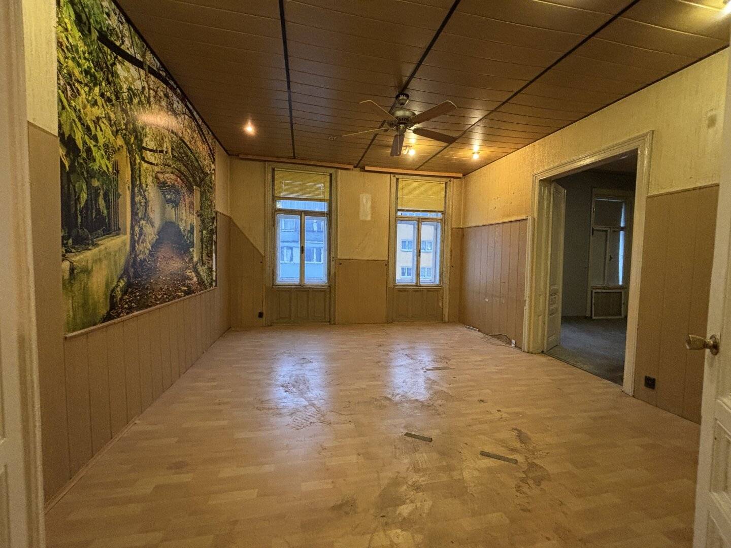 Sanierungsbedürftige Wohnung in exzellenter Wohngegend