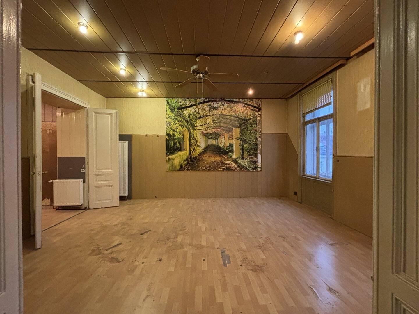 Sanierungsbedürftige Wohnung in exzellenter Wohngegend