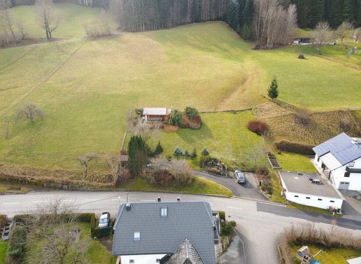 Baugrundstück in Altmünster - 1.477 m², aufgeschlossen, mit Kleinwohnhaus und Potenzial für bis zu 3 Wohneinheiten