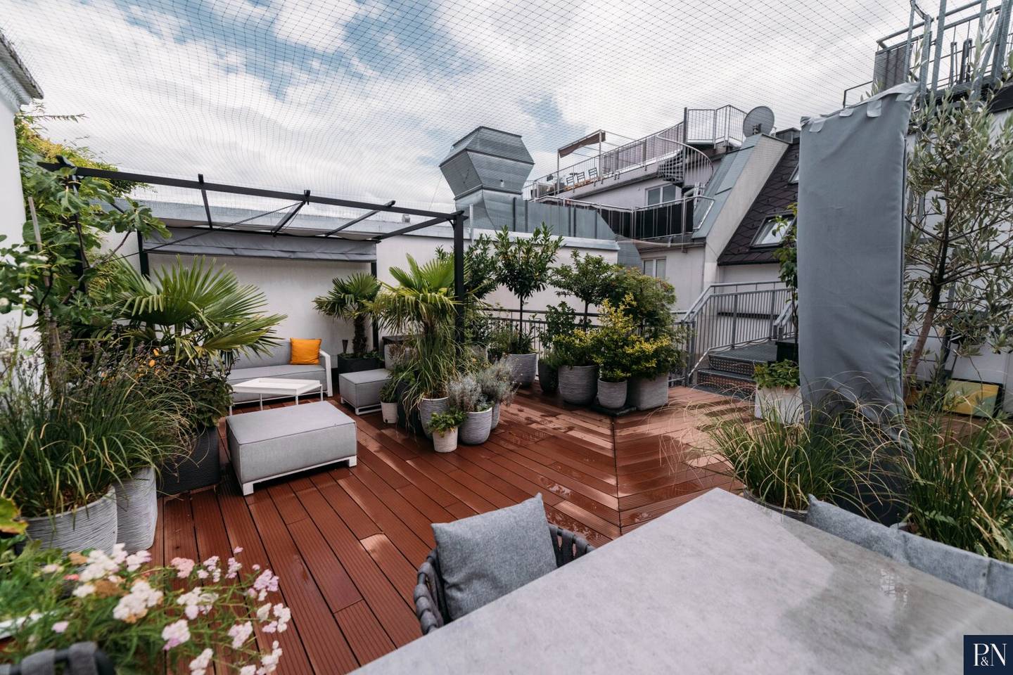 Traumhafte Dachgeschoss-Maisonette mit privater Innenhof-Terrasse