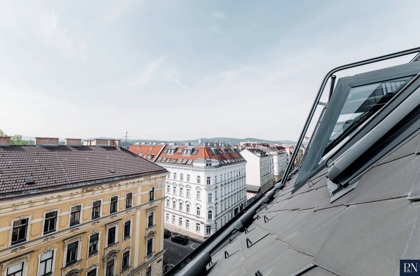 Traumhafte Dachgeschoss-Maisonette mit privater Innenhof-Terrasse
