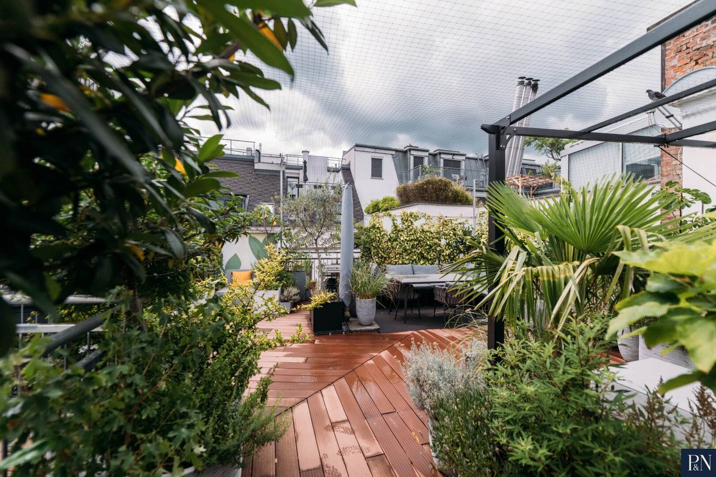 Traumhafte Dachgeschoss-Maisonette mit privater Innenhof-Terrasse