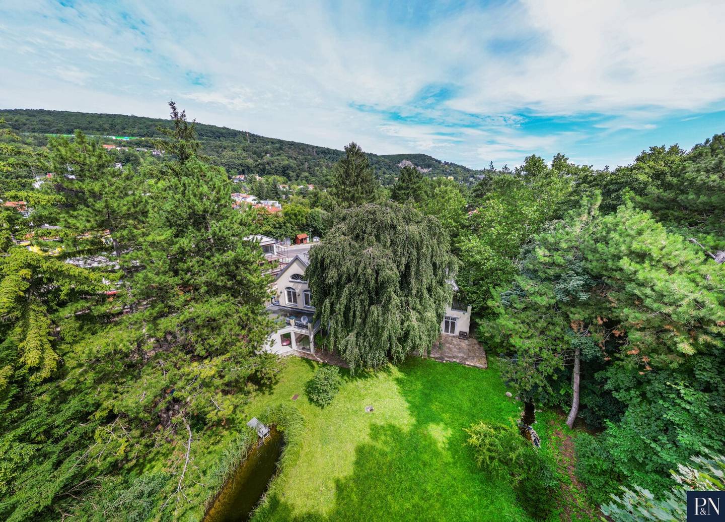 Villa am Waldrand mit sonnigem Traumgarten in der Hinterbrühl- über 4000 m² Bauland