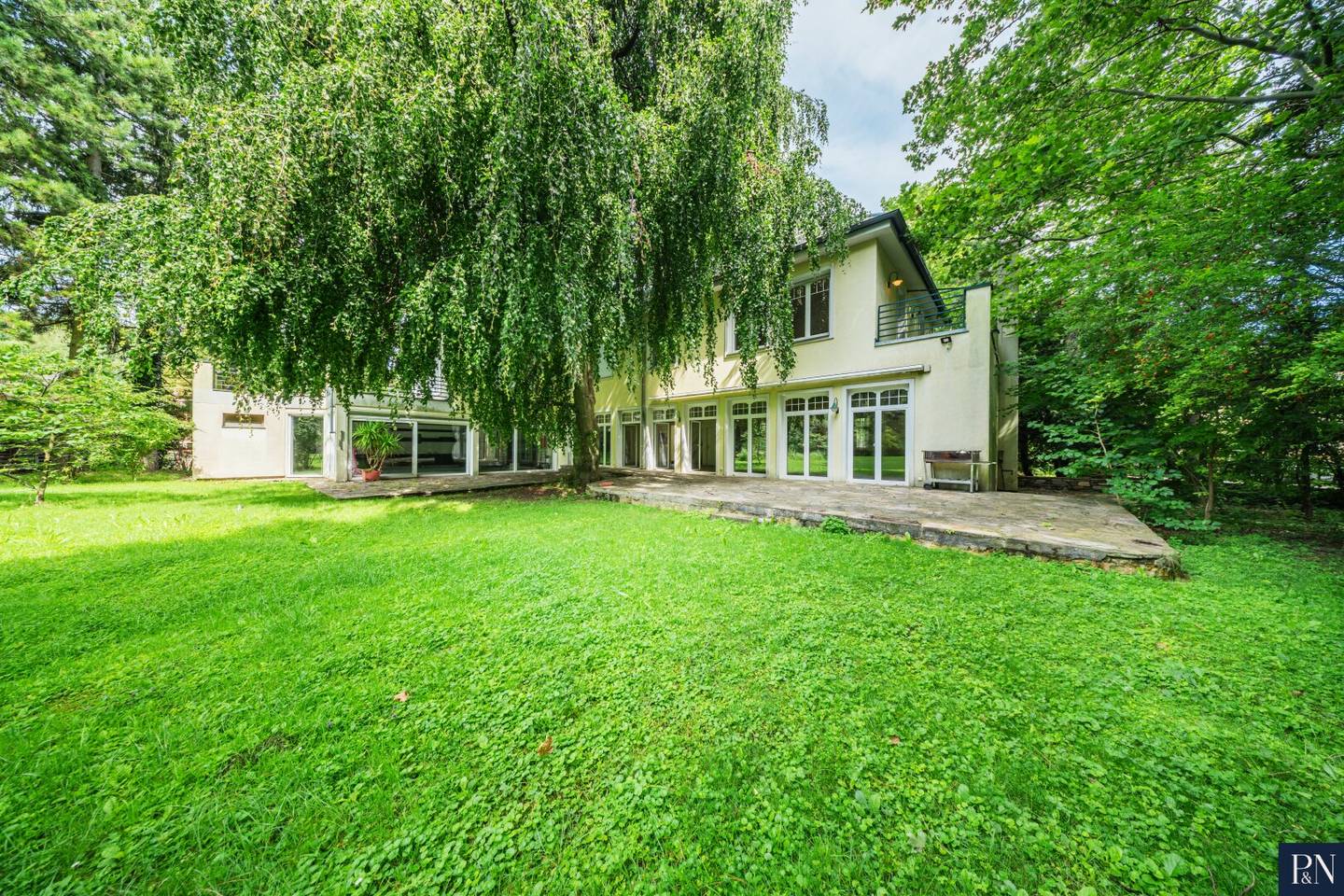 Villa am Waldrand mit sonnigem Traumgarten in der Hinterbrühl- über 4000 m² Bauland