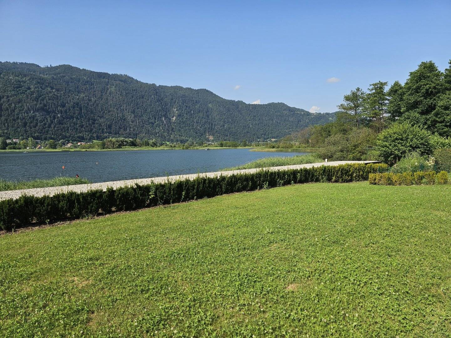 ERSTBEZUG - Seebungalow mit eigenem Seezugang Ossiacher SEE