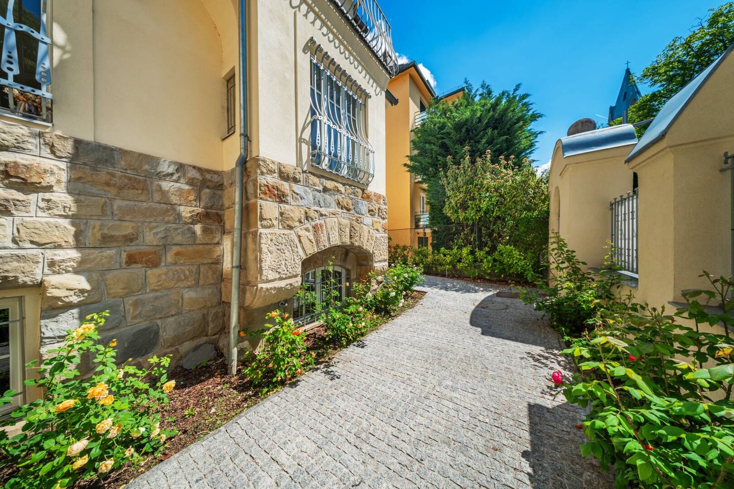Exklusive Villa mit Garten & Parkblick
