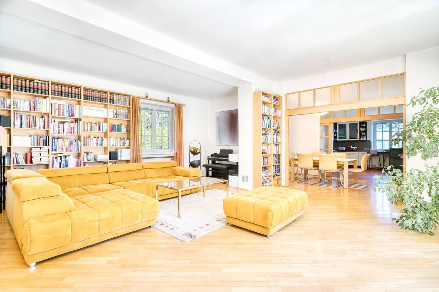 HILLSIDE - Sonniges Traumhaus mit herrlichem Garten, Weinkeller und großer Garage in Top Lage