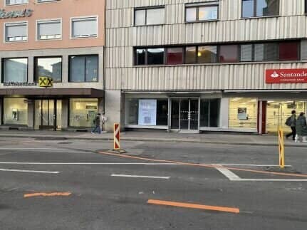 Großzügige Handelsfläche mit Lager am Boznerplatz zu vermieten