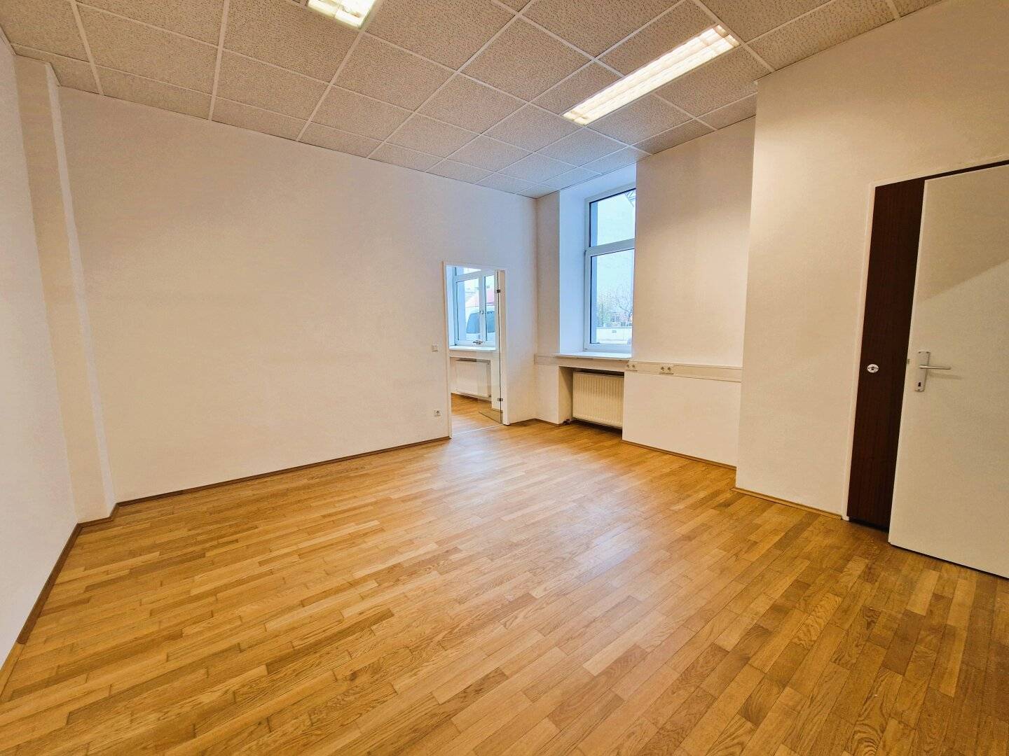 Fläche im Erdgeschoss | Büro | Lager