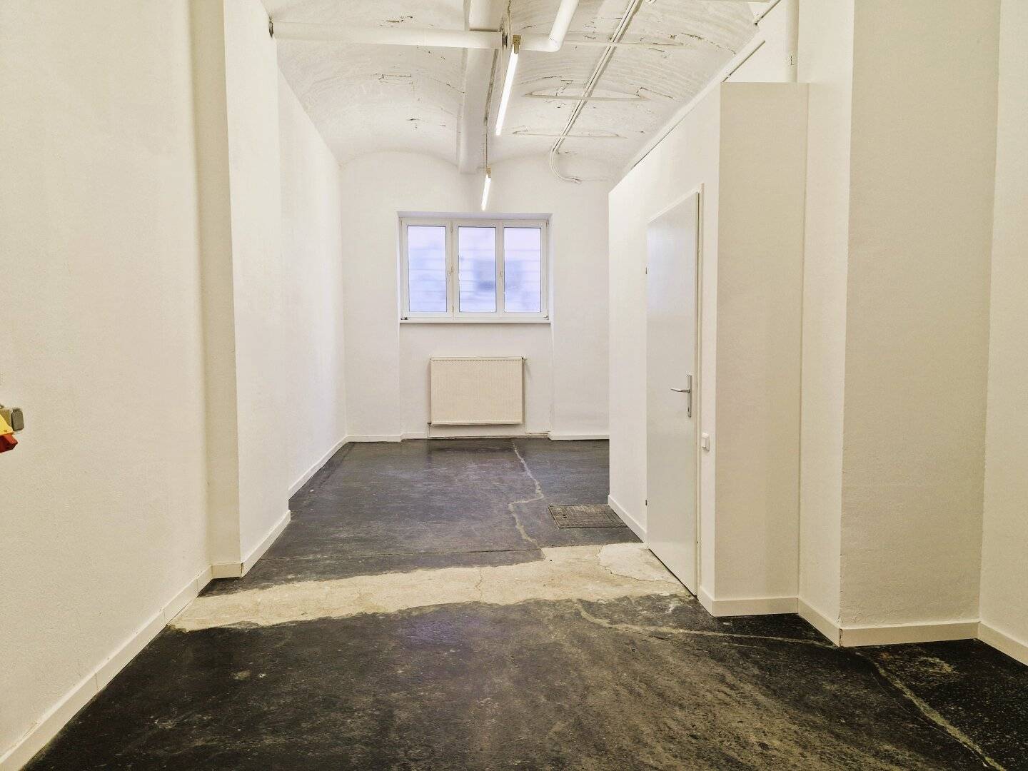 Fläche im Erdgeschoss | Büro | Lager