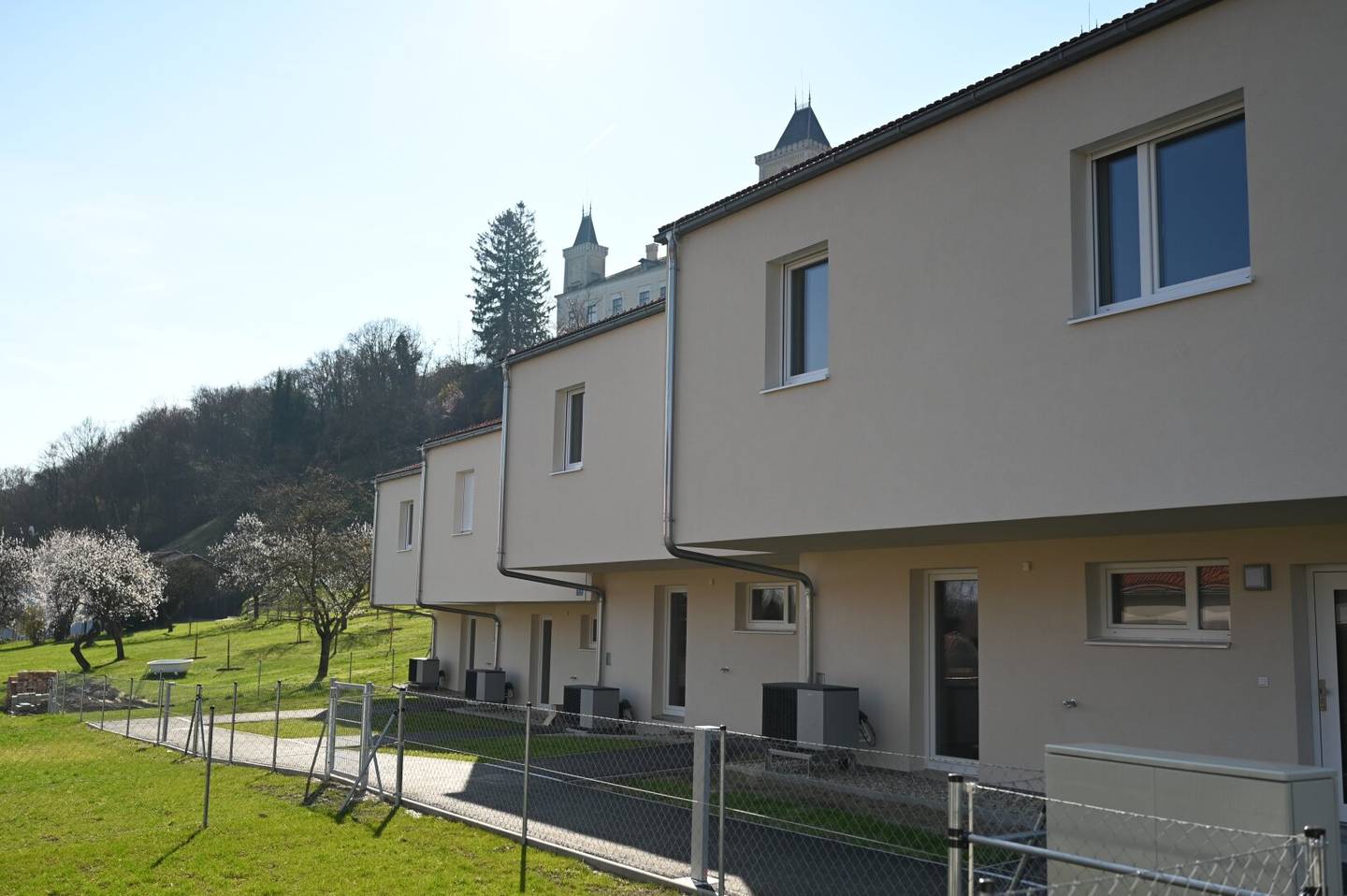 3506 Angern - Blick auf Schloss Wolfsberg mit privatem Weinkeller - RH 4