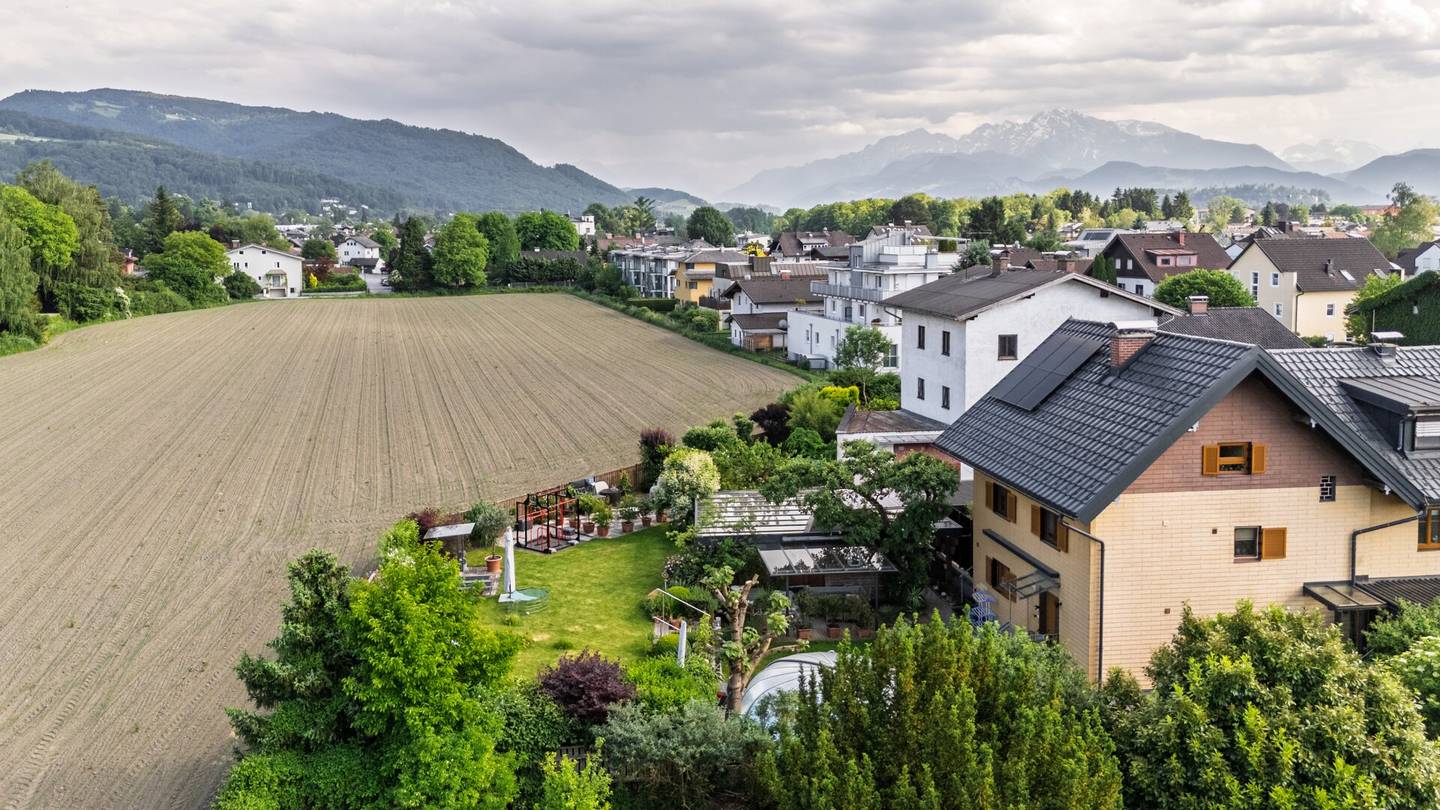 Einzigartiges Grundstück mit sanierungsbedürftiges Mehrfamilienhaus mit Entwicklungspotenzial in Salzburg- Aigen – direkt am Grünland mit bewilligtem Doppelhausprojekt