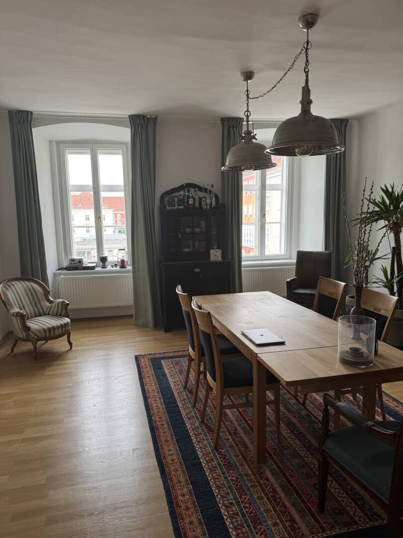Stilvolles Wohnen in zentraler Lage - Altbau