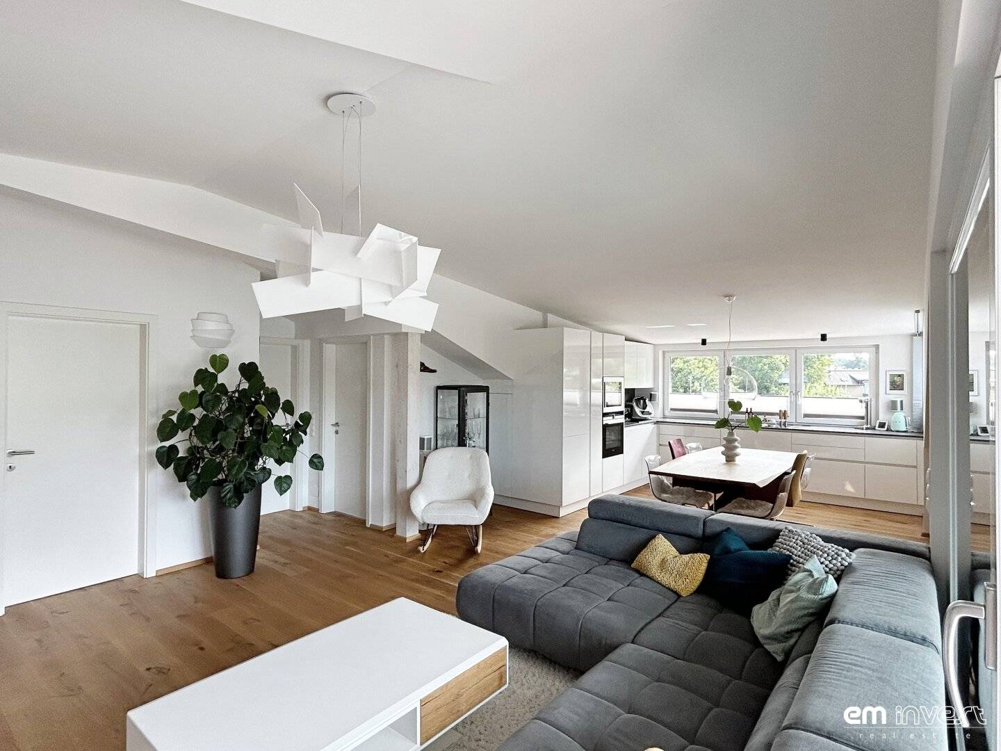 ZWEITWOHNSITZ!  Exklusive 4 Zi-Dachgeschosswohnung mit traumhafter Terrasse und einzigartigem Gaisbergblick