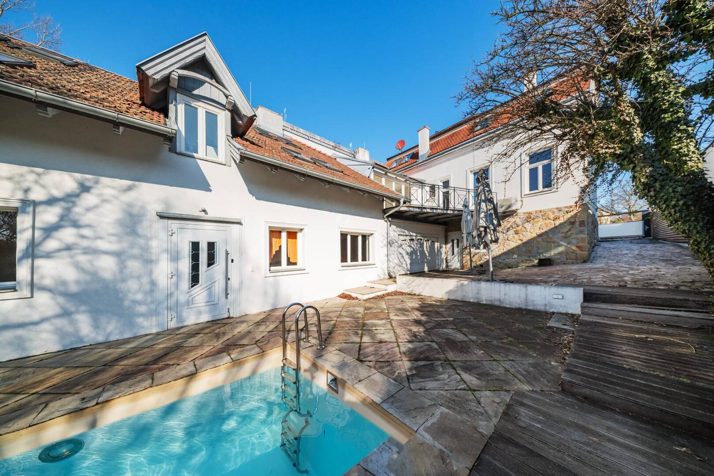 Gründerzeitvilla mit Erweiterungsbau & Pool