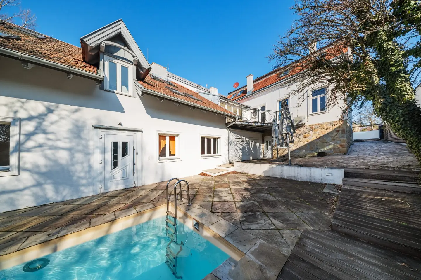 Gründerzeitvilla mit Erweiterungsbau & Pool