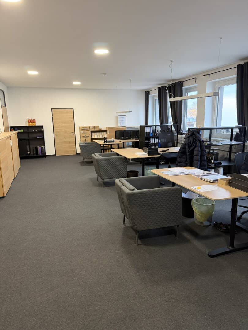 Moderne ALL-INCLUSIVE Büroräume (Behindertengerecht),  von 20 bis 75 m2 , neuwertig, Parkplätze,  zentrale Lage