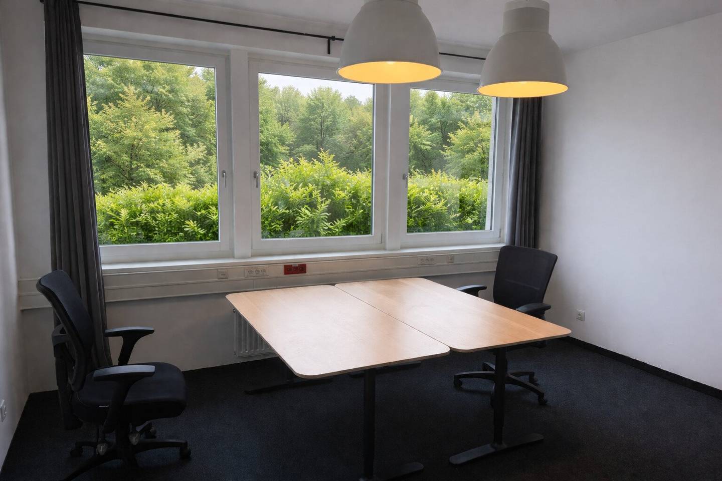 Moderne ALL-INCLUSIVE Büroräume (Behindertengerecht),  von 20 bis 75 m2 , neuwertig, Parkplätze,  zentrale Lage