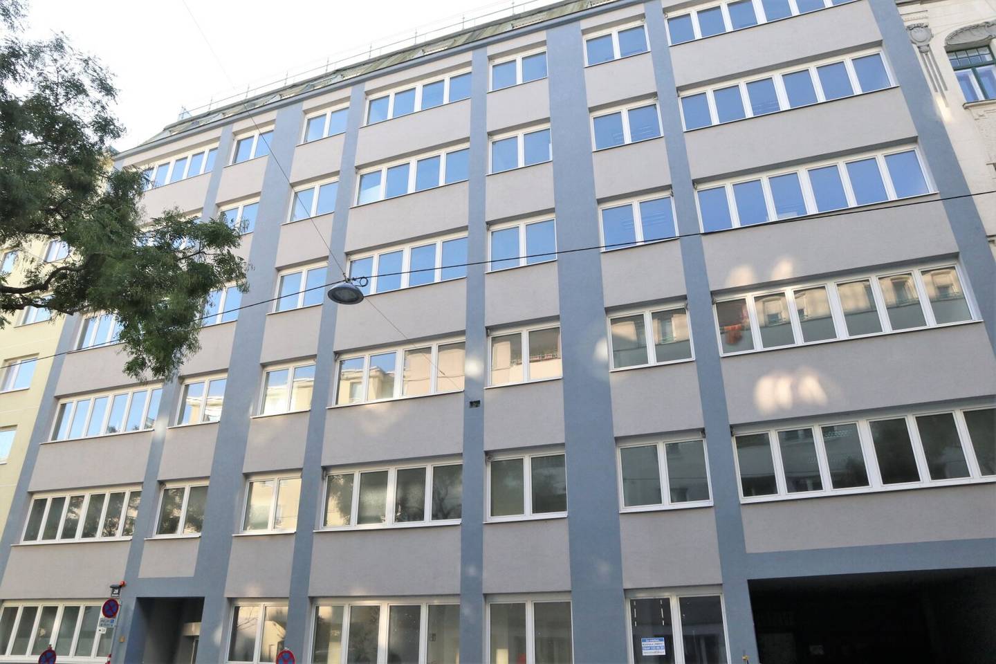 Dachgeschoss in Bürohaus | Unbefristet