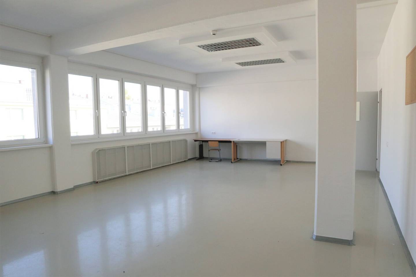 Dachgeschoss in Bürohaus | Unbefristet