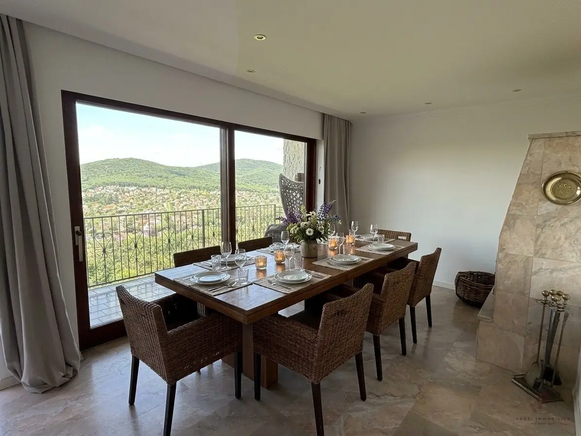 *Panorama-Luxus: großzügiges Haus mit unverbaubarem Blick im 14. Bezirk*