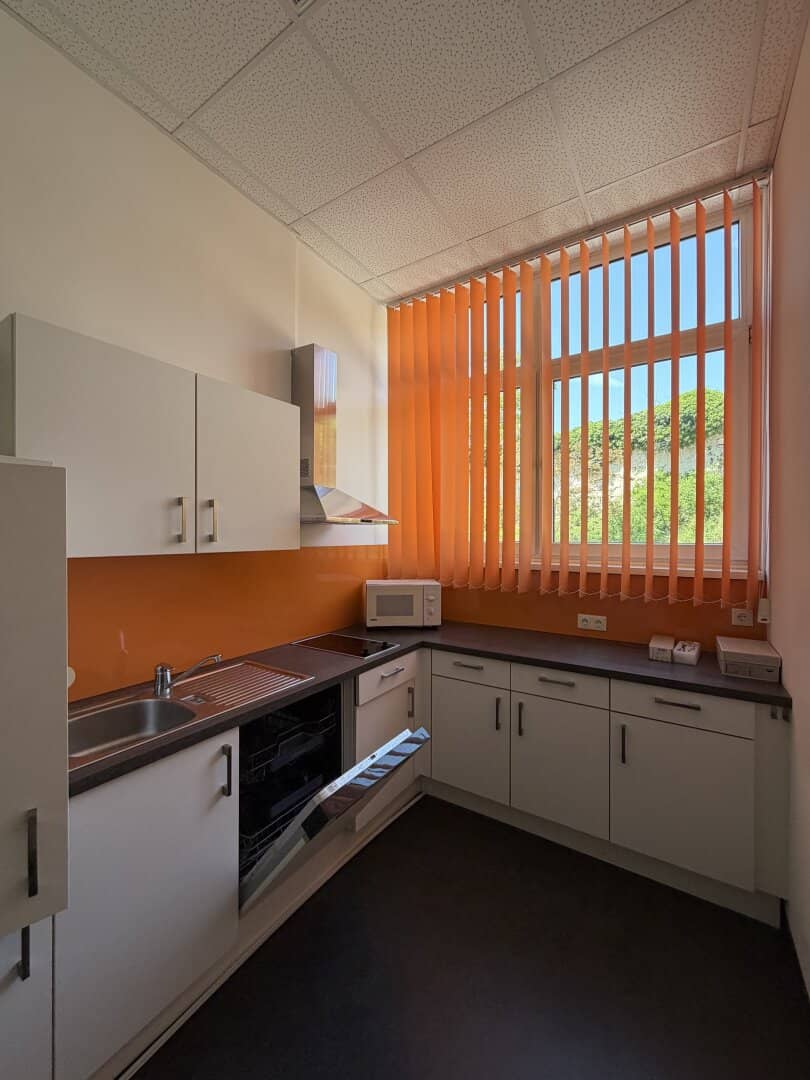 BÜRO mit Lagerfläche / Ausstellungsraum, Behindertengerecht mit Behindertenparkplatz