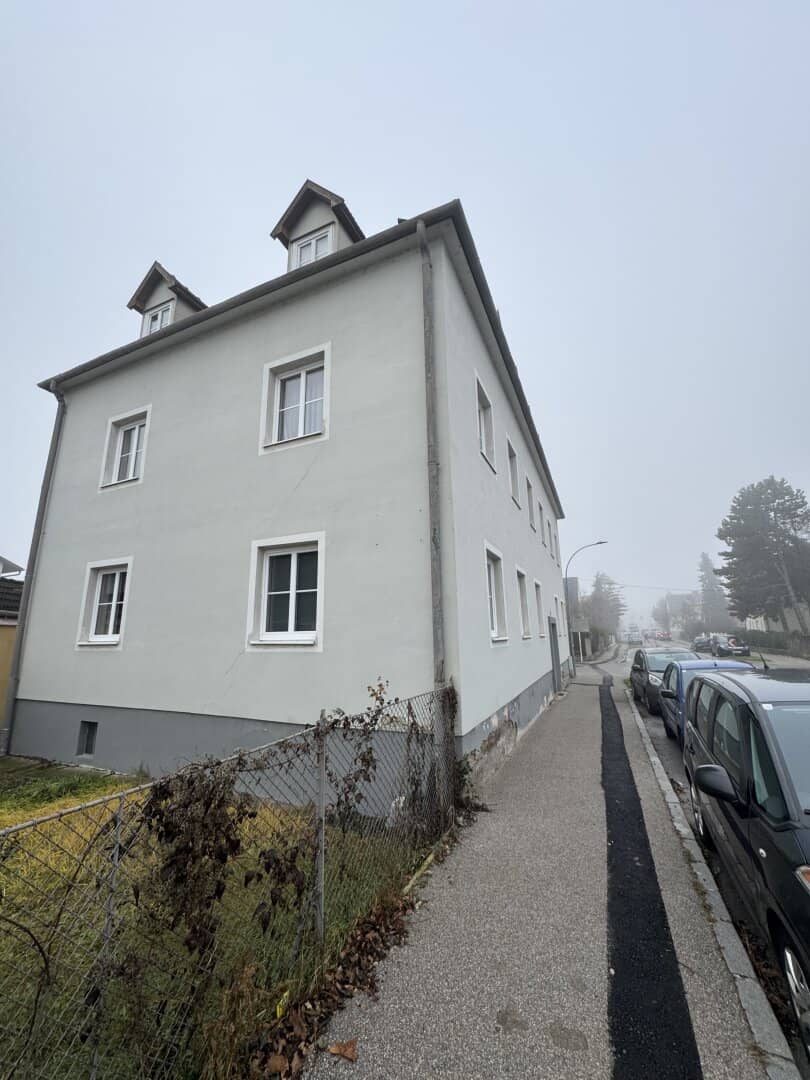 Renditeobjekt in Wiener Neustadt: Gepflegtes Zinshaus (Alle Einheiten vermietet)