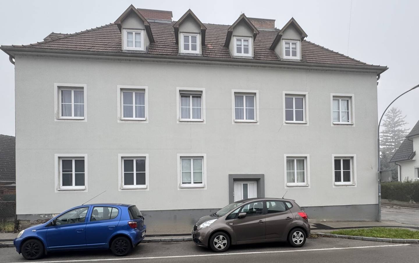 Renditeobjekt in Wiener Neustadt: Gepflegtes Zinshaus (Alle Einheiten vermietet)