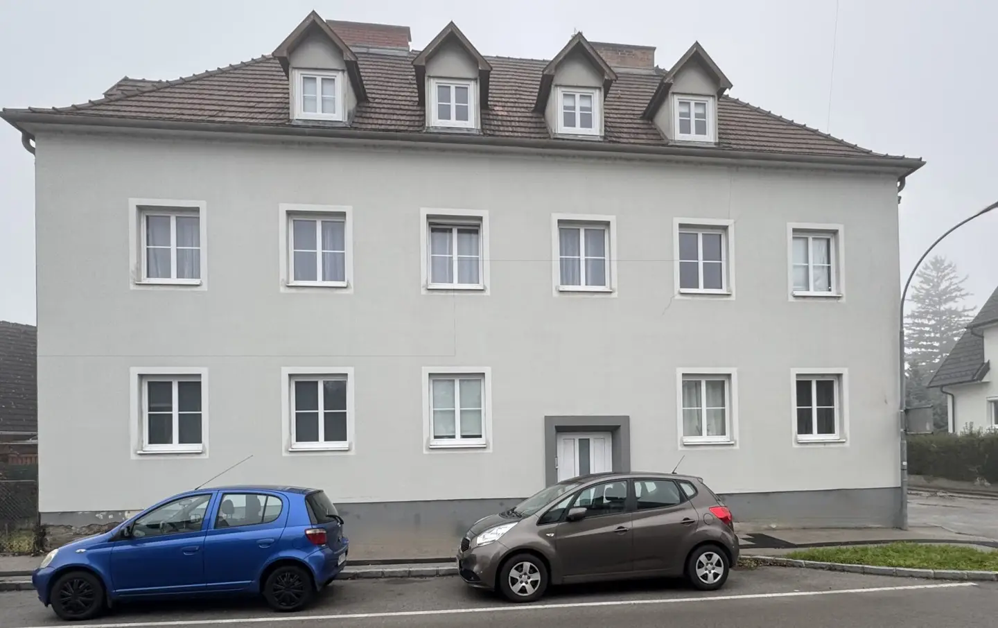 Renditeobjekt in Wiener Neustadt: Gepflegtes Zinshaus (Alle Einheiten vermietet)