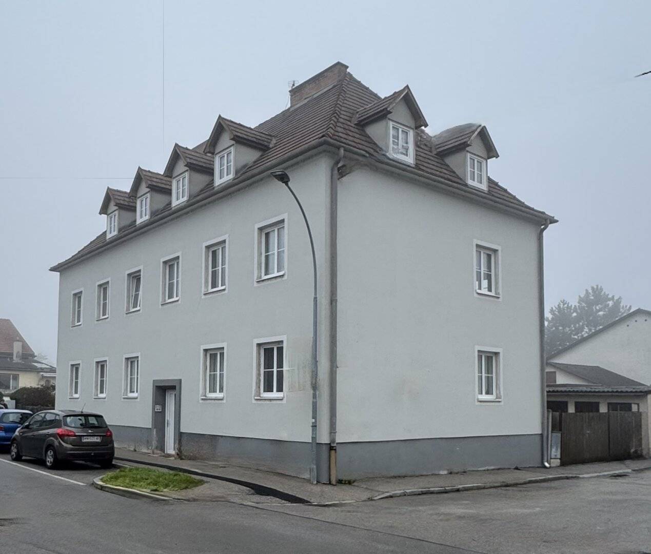 Renditeobjekt in Wiener Neustadt: Gepflegtes Zinshaus (Alle Einheiten vermietet)