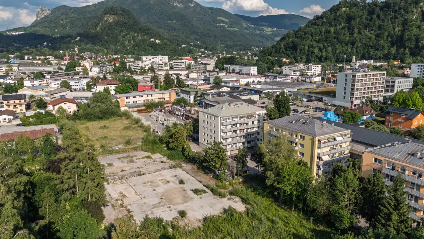 GROSSZÜGIGE LAGER- UND LOGISTIKFLÄCHE IN 2. REIHE ZUR VOGELWEIDERSTRASSE – TEMPORÄRE NUTZUNG MIT OPTIMALER ANBINDUNG