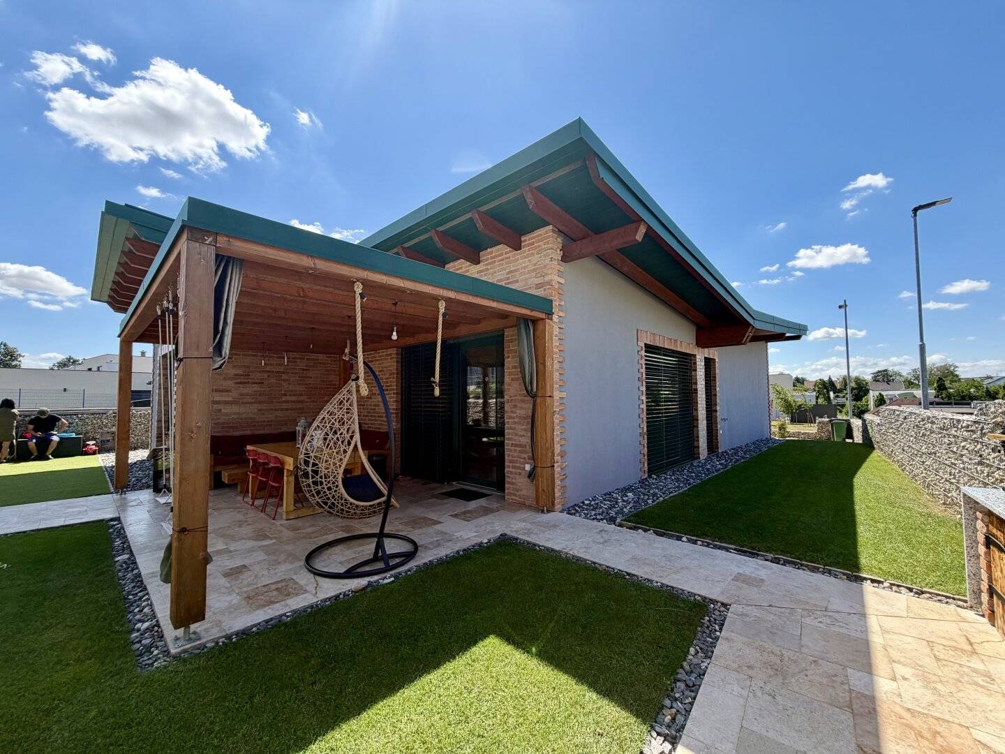 Neuwertiger Bungalow in Zistersdorf – Wohnen auf einer Ebene mit großem Garten & Pool