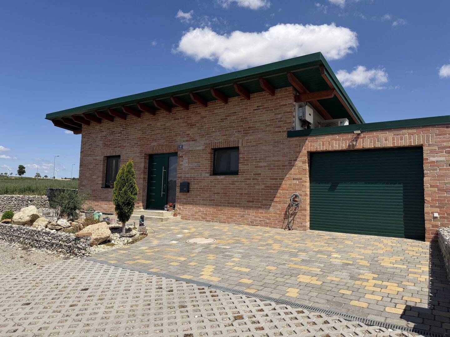Neuwertiger Bungalow in Zistersdorf – Wohnen auf einer Ebene mit großem Garten & Pool