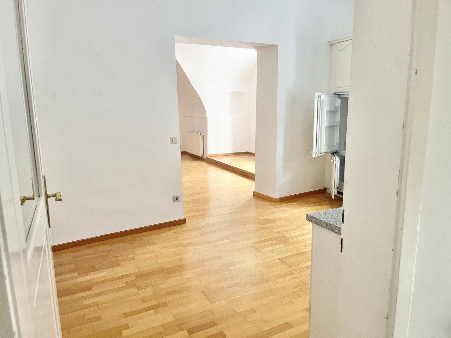 Charmante 2-Zimmer-Altbauwohnung mit Gewölbedecken und großzügigem Wohnbereich in zentraler Lage von Perchtoldsdorf
