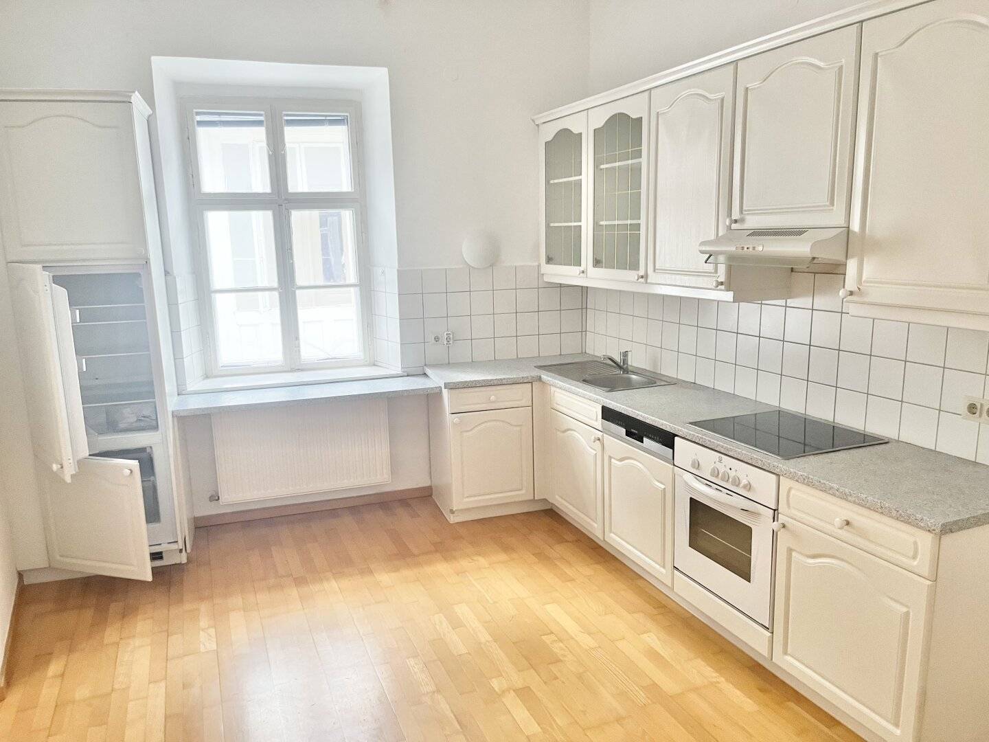 Charmante 2-Zimmer-Altbauwohnung mit Gewölbedecken und großzügigem Wohnbereich in zentraler Lage von Perchtoldsdorf