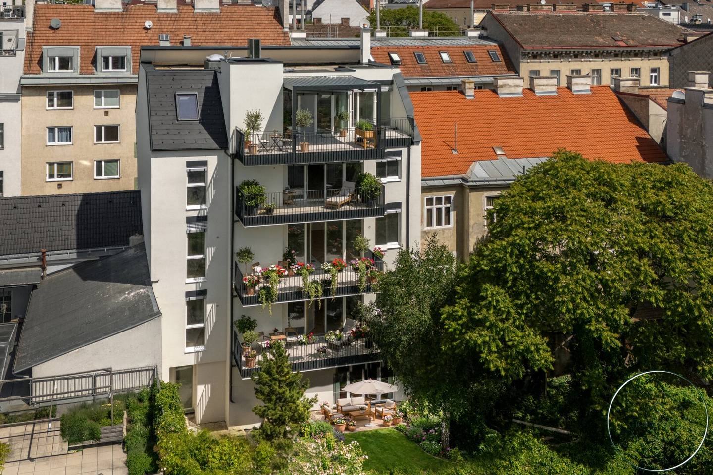Historische Pracht trifft zukunftssichere Nachhaltigkeit: Exklusives Altbau-Juwel mit innovativer und ökologischer Haustechnik
