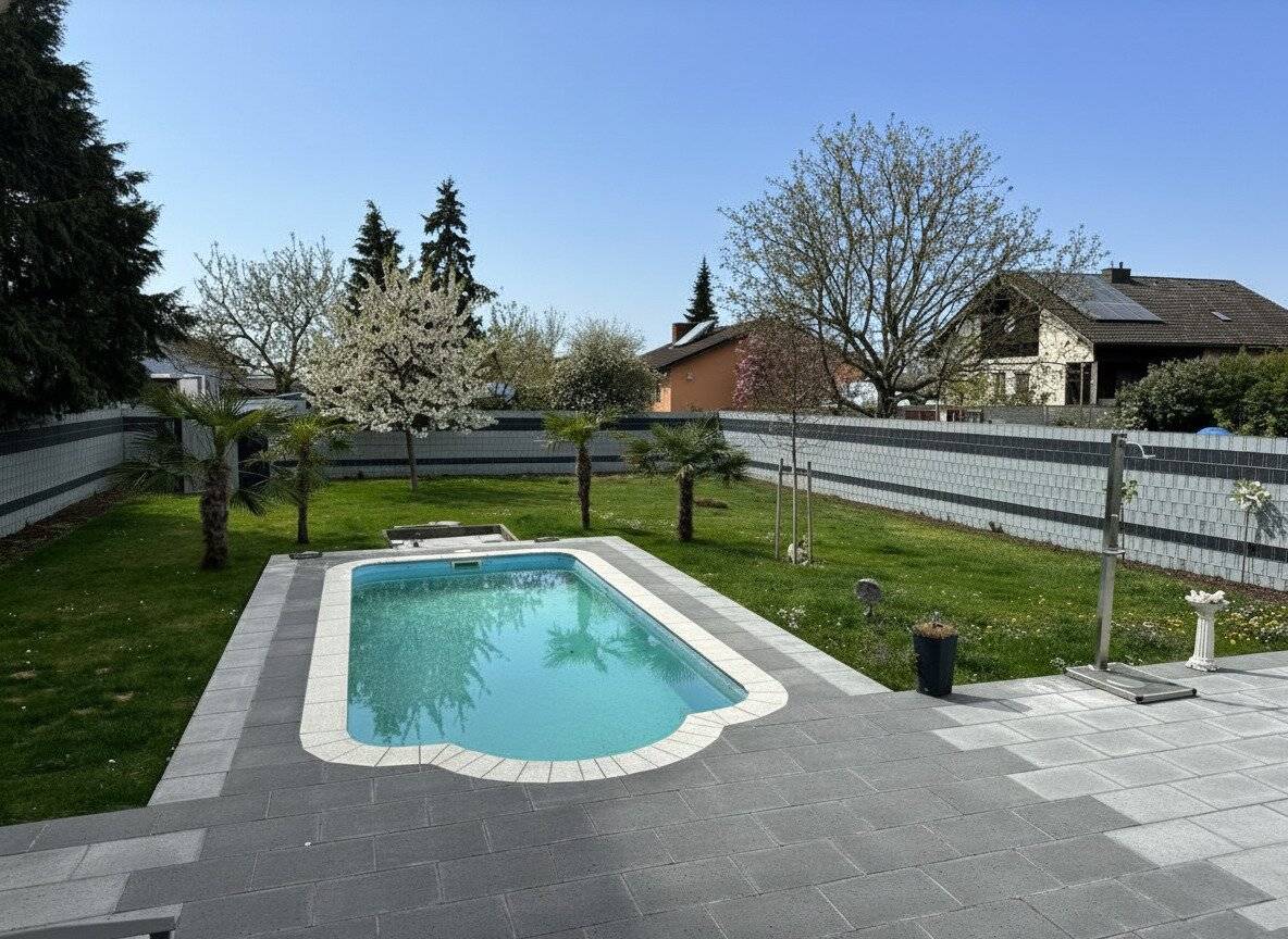 Exklusiver Bungalow mit Swimmingpool & ausgebautem Wohnkeller in Kapellerfeld